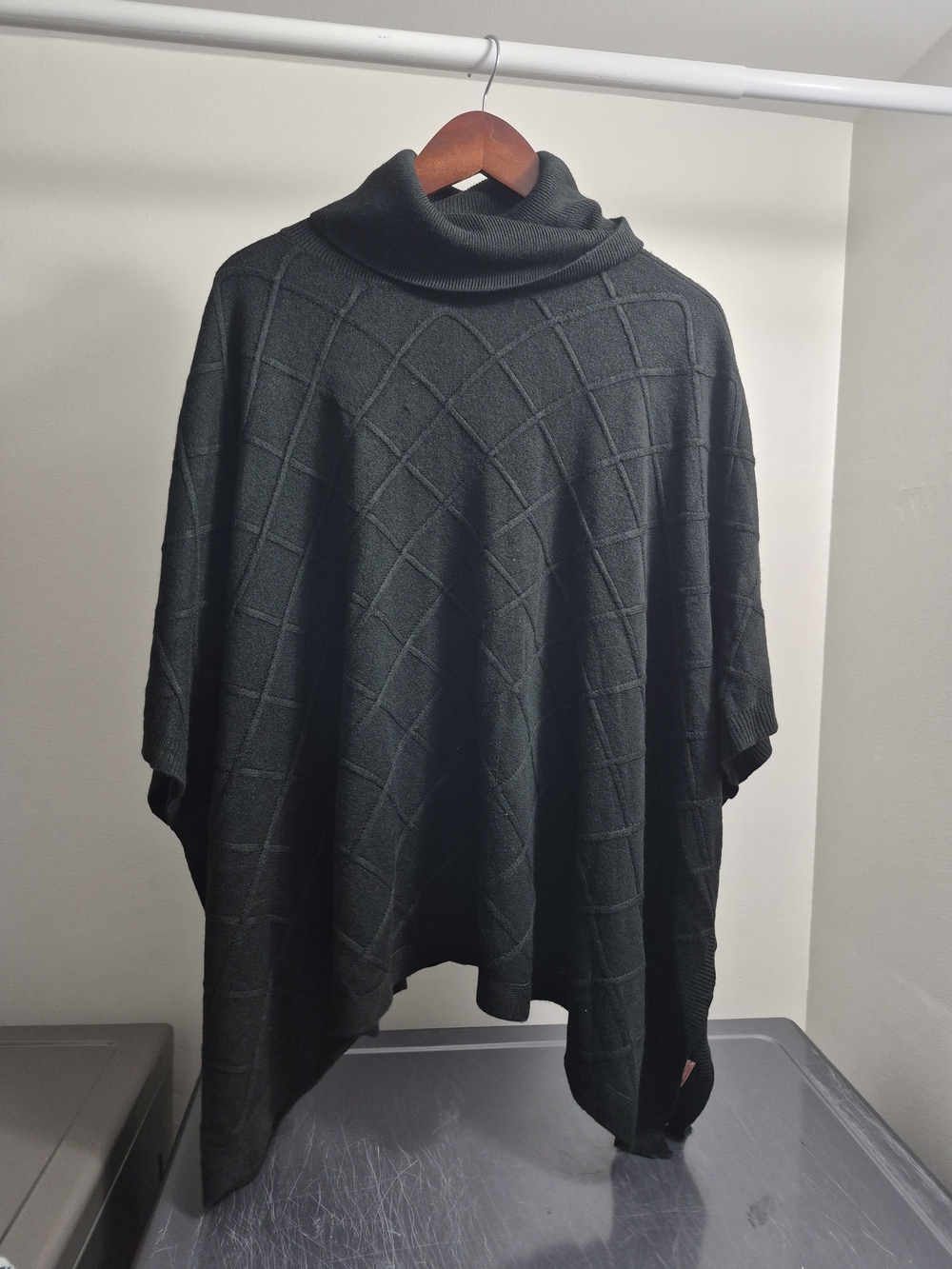 Vintage Black Diamond-Pattern Turtleneck Poncho